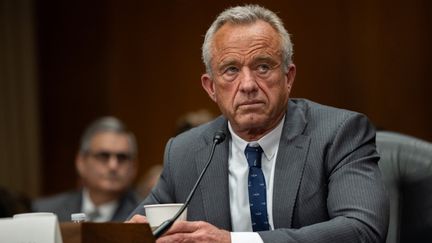 Robert F. Kennedy Jr., candidat au poste de ministre de la Santé américain, est interrogé au Sénat, à Washington (Etats-Unis), le 30 janvier 2025. (NATHAN POSNER / ANADOLU / AFP)